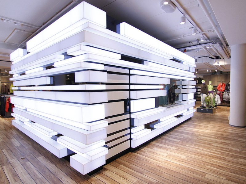 A lighting installation for a retail unit