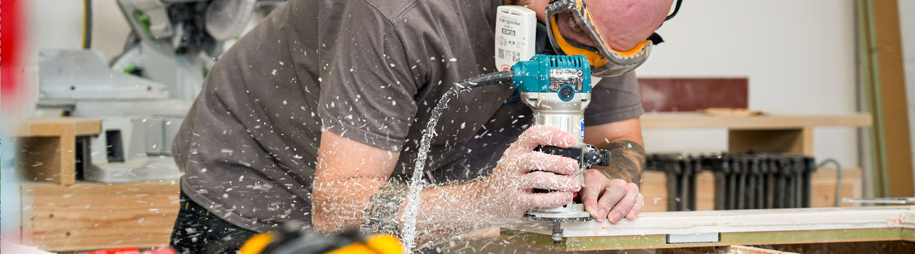 DFMK worker with PPE